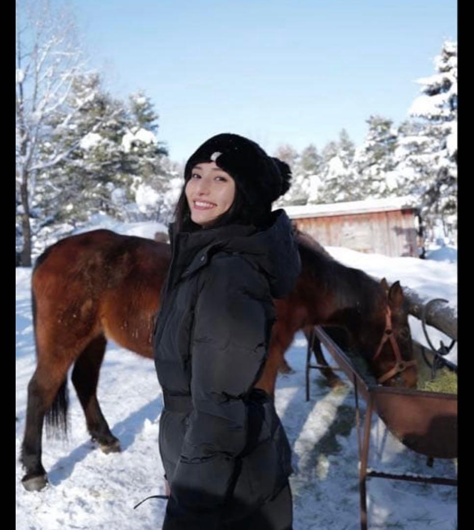 山賀琴子さん着用ZARAスキーウェア