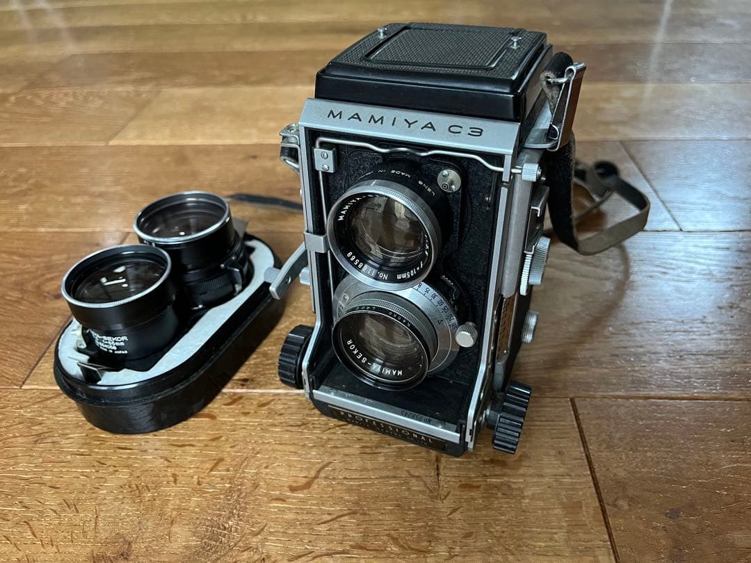 MAMIYA C3 二眼レフカメラ オマケ65ミリ付き　レンズキャップ　動作品