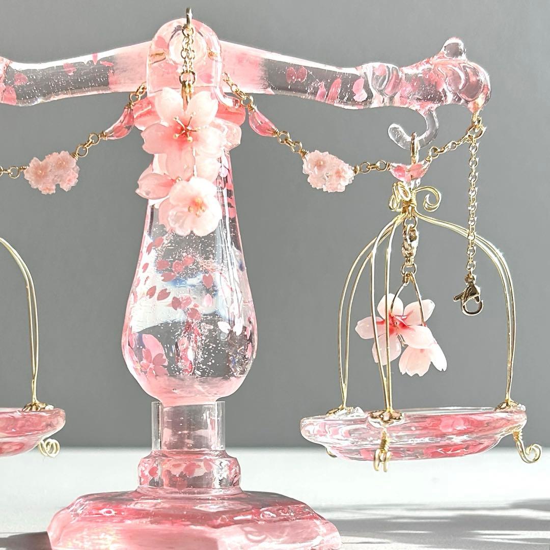 桜の天秤　　桜モチーフアクセサリー付き　水晶付　オブジェ　置物　さくら　桜