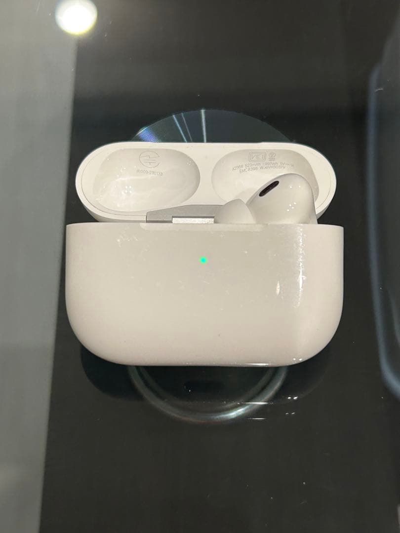 AirPods Pro 第2世代 本体 ホワイト 充電ケース付き イヤホン右のみ