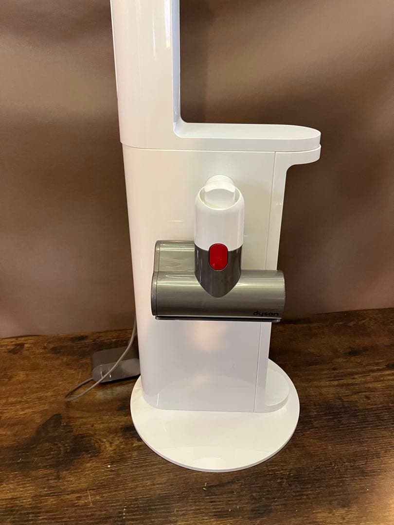 Dyson V10（SV12）コードレスクリーナー アタッチメント多数付き