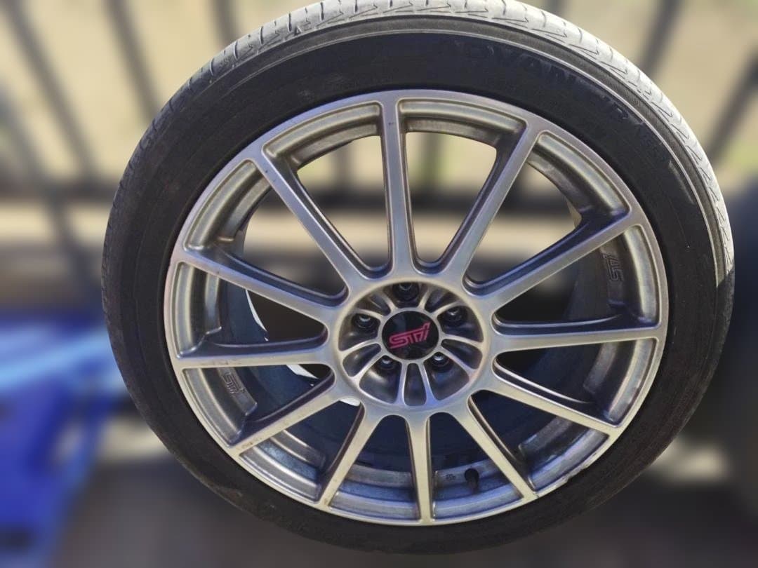 STI 18インチ シルバー ホイールセット