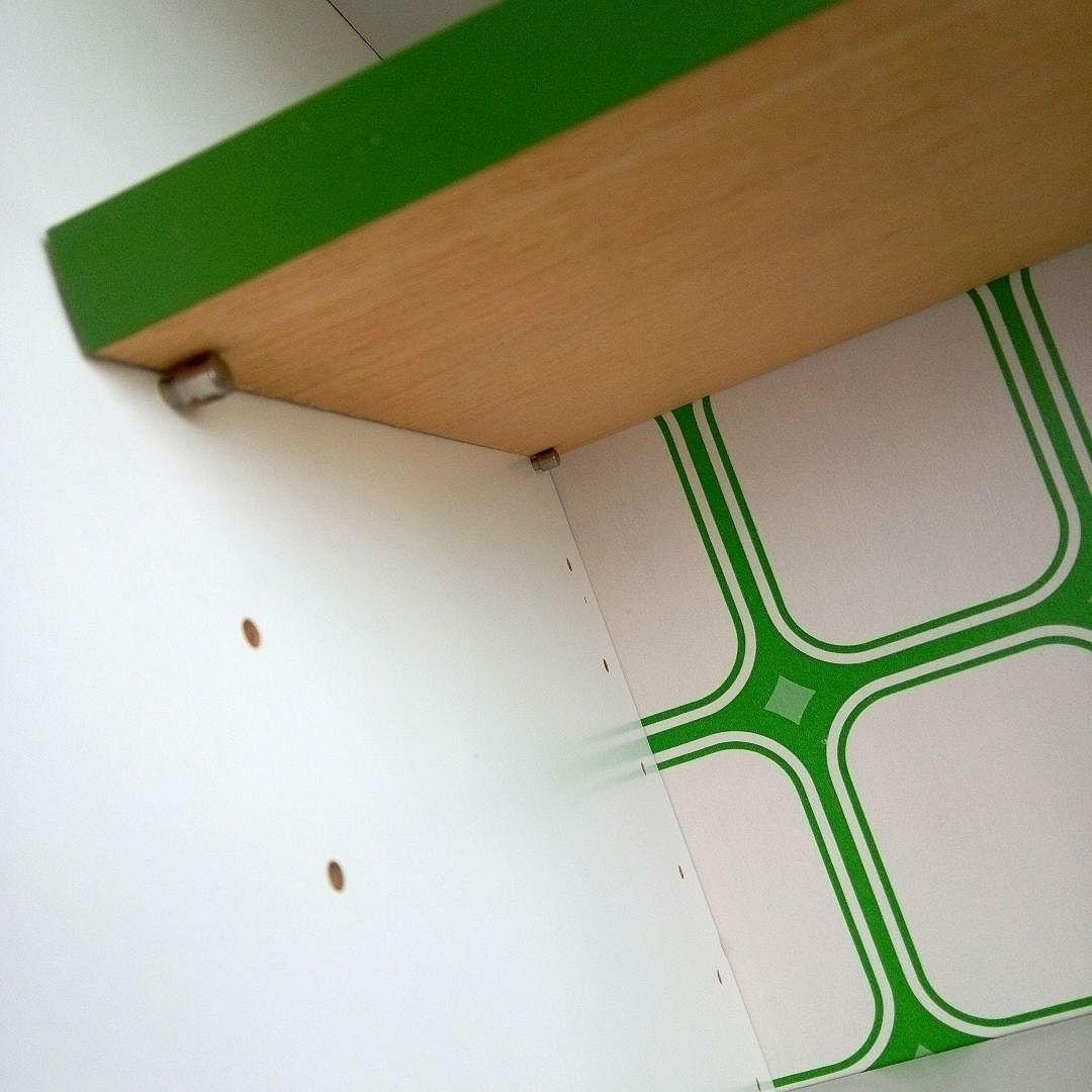 昭和レトロ 緑と白の木製キッチン収納キャビネット