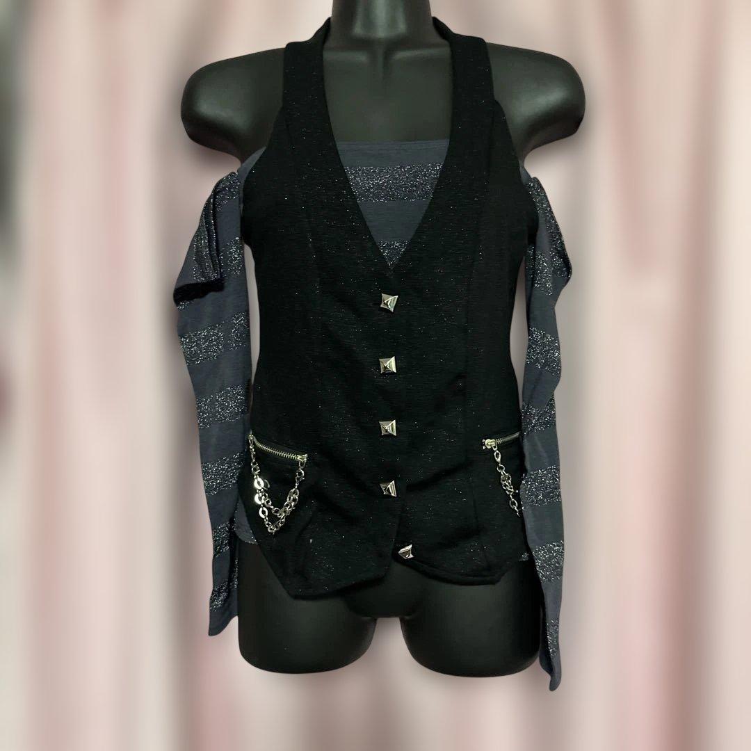 未使用　d.i.a オフショルダー ベスト 黒とグレー ストライプ