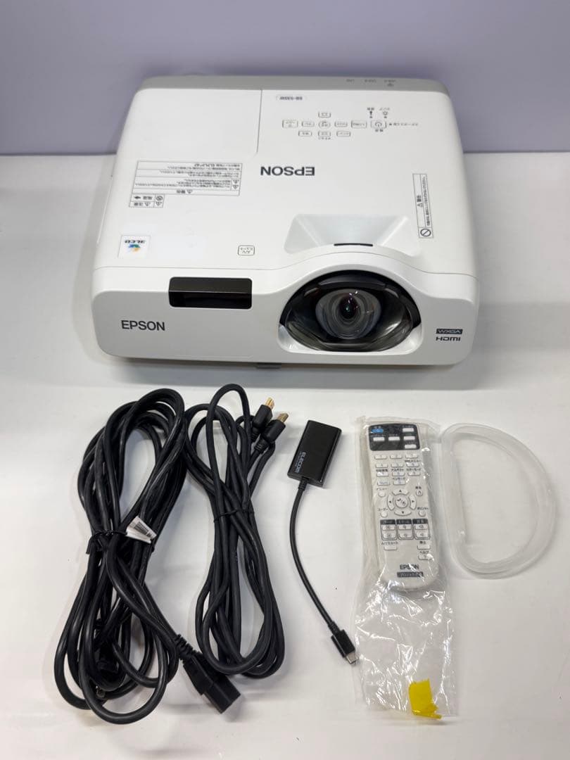 状態良好　EPSON LCD プロジェクター 1080p 本体 EB-535W