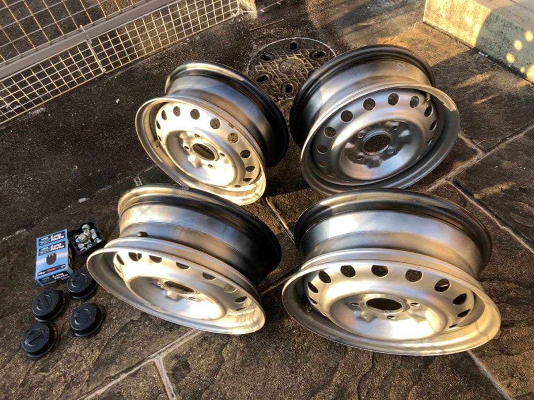 nv200 鉄ホイール　14インチ 4個セット ナット　センターキャップ付き