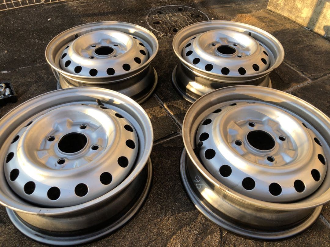 nv200 鉄ホイール　14インチ 4個セット ナット　センターキャップ付き