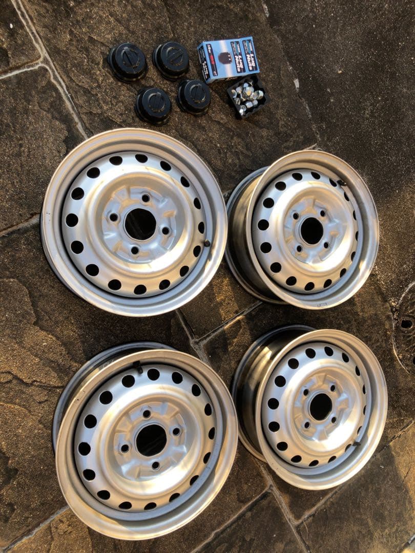 nv200 鉄ホイール　14インチ 4個セット ナット　センターキャップ付き