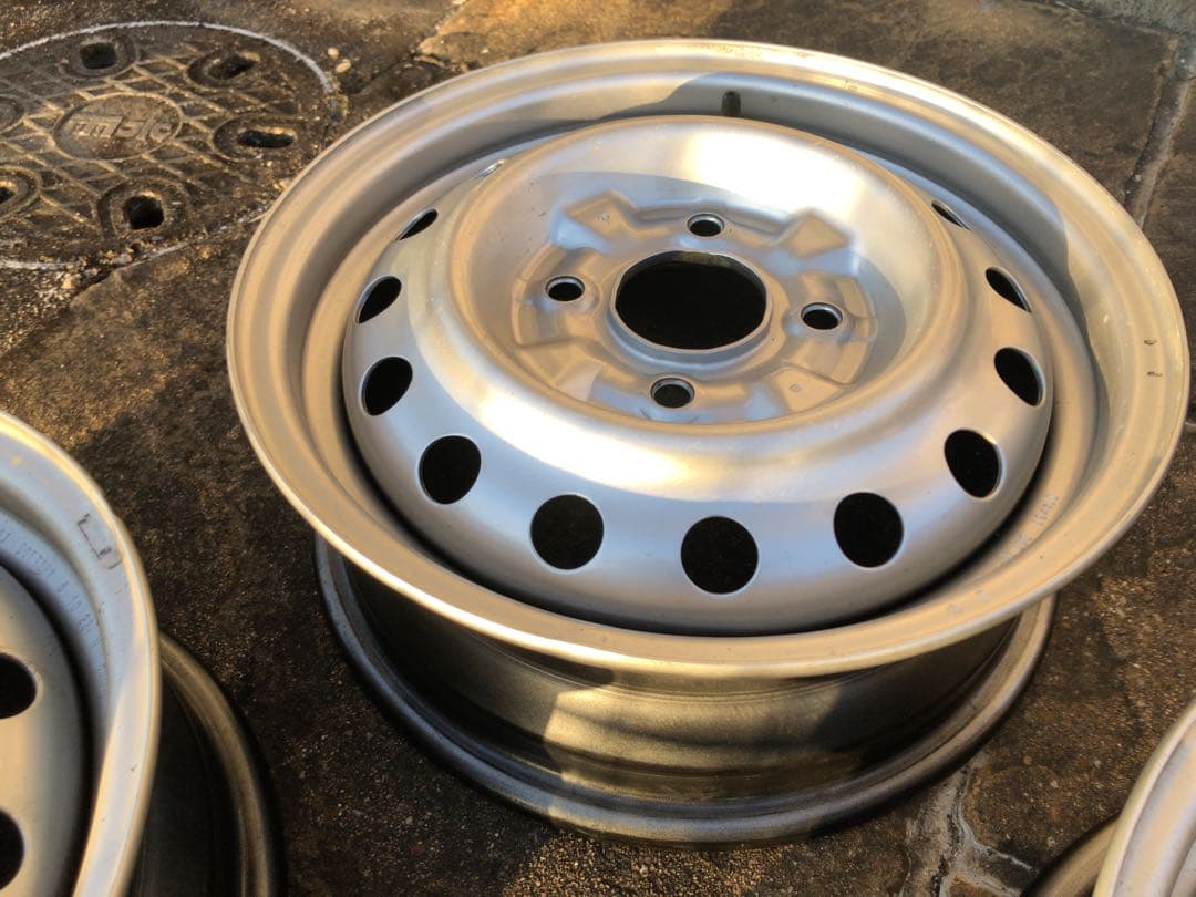 nv200 鉄ホイール　14インチ 4個セット ナット　センターキャップ付き