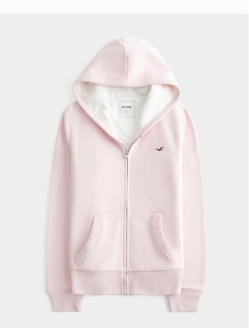 フェイクファーの裏地付きジップアップフーディー