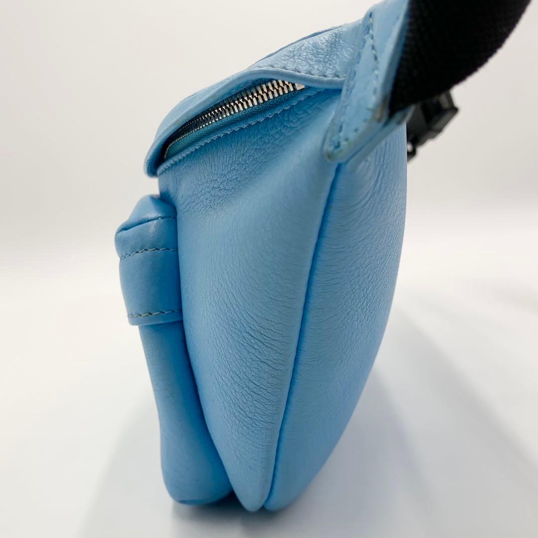 未使用に近い 希少色 バレンシアガ エブリデイ ボディバッグ カーフスキン 水色