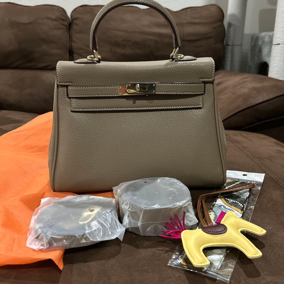 エトゥープ　バッグ