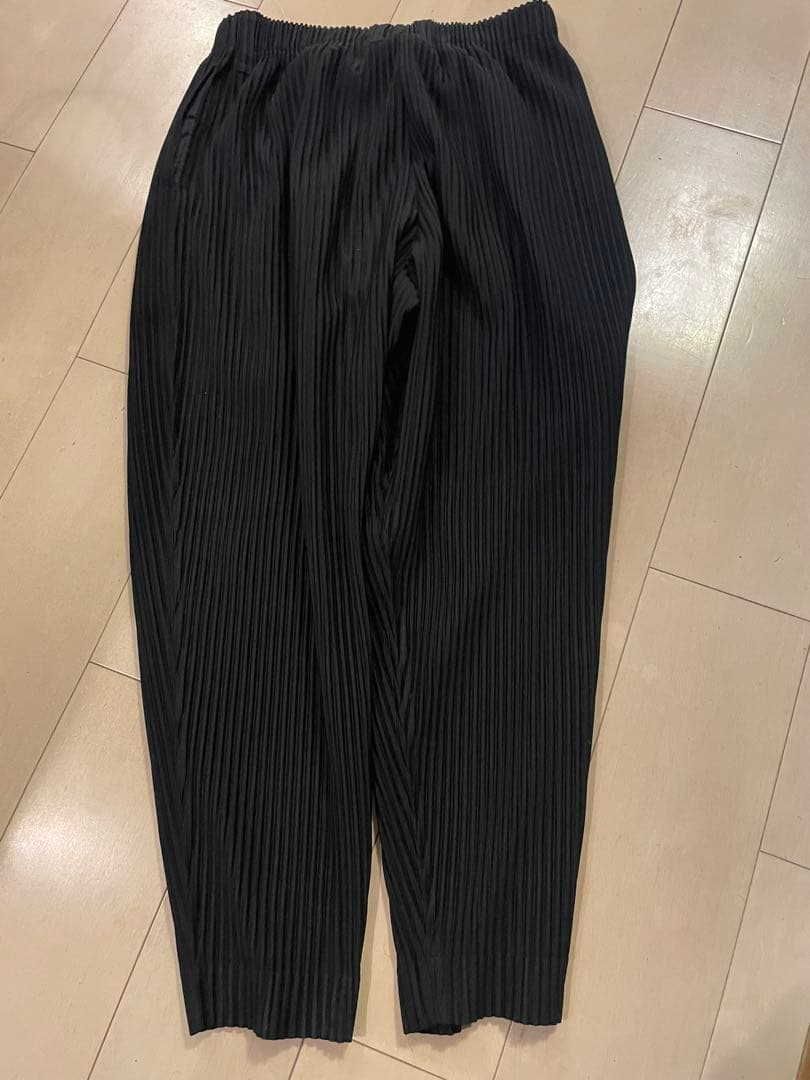 オムプリッセ　イッセイミヤケ　パンツ　黒