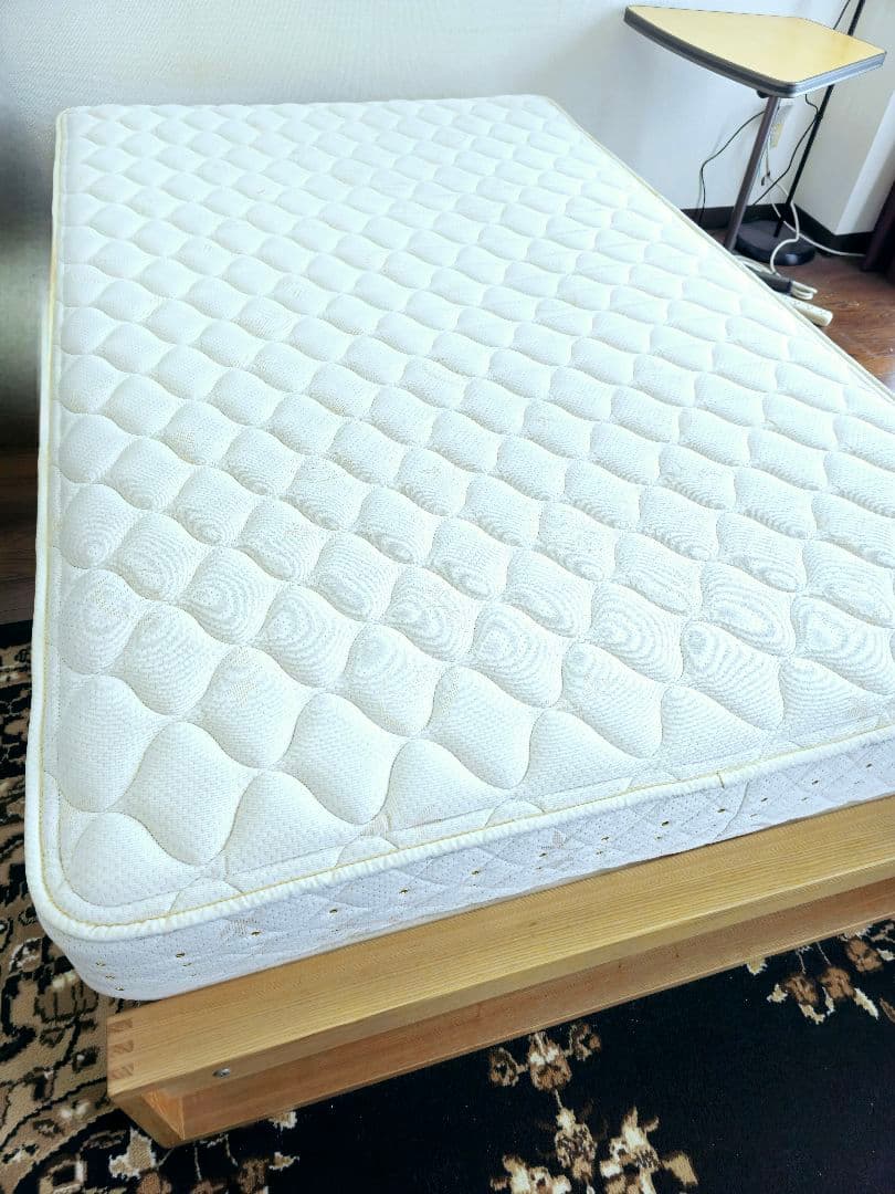 【今週末まで限定！】 サータ セミダブルマットレス ＆ センベラ ベッドフレーム