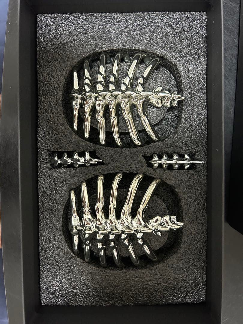 AirPods MAX用カバー　Y2K　骨型