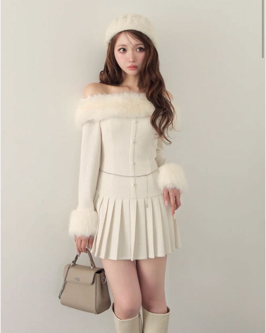 ワンピース Off shoulder fur pleated onepiece