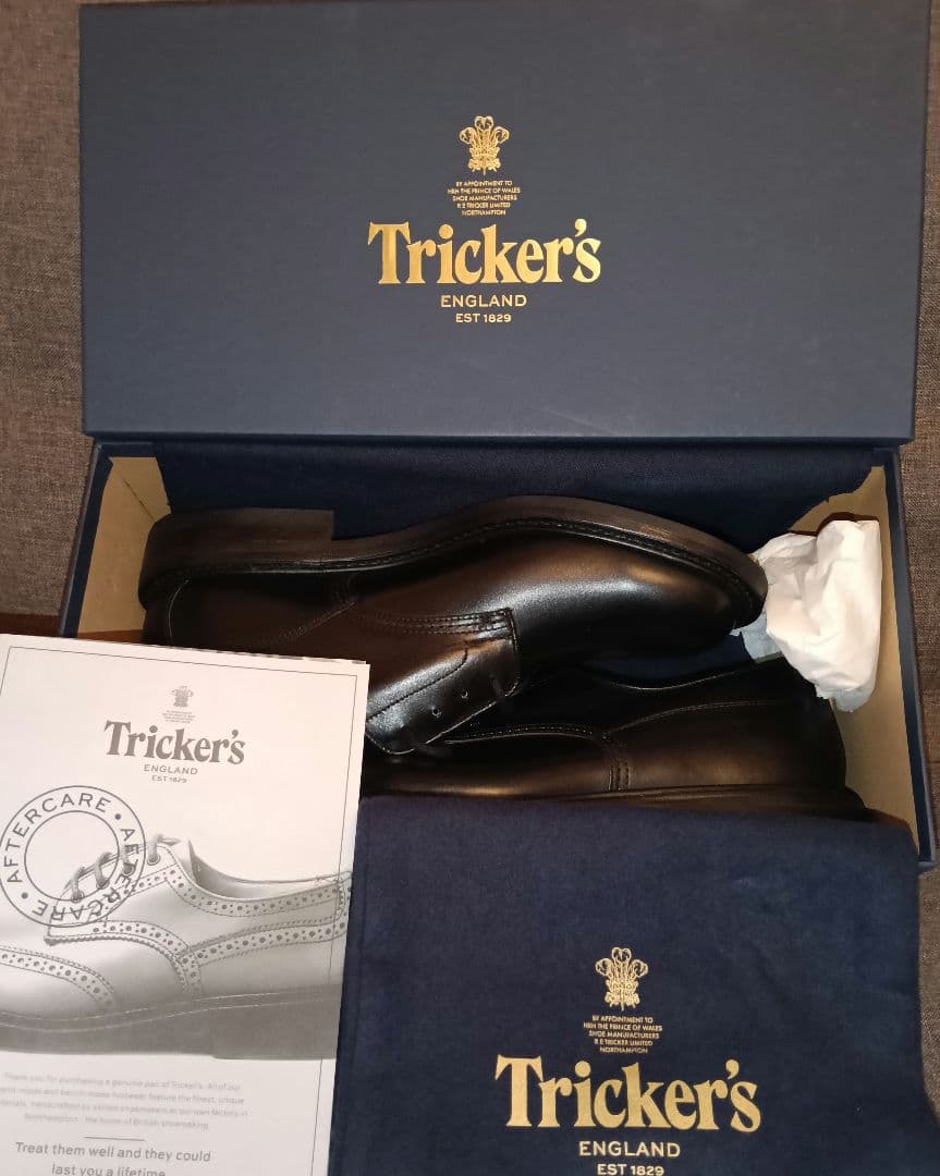 トリッカーズ プレーントゥ ウッドストック ブラックボックスカーフM5636