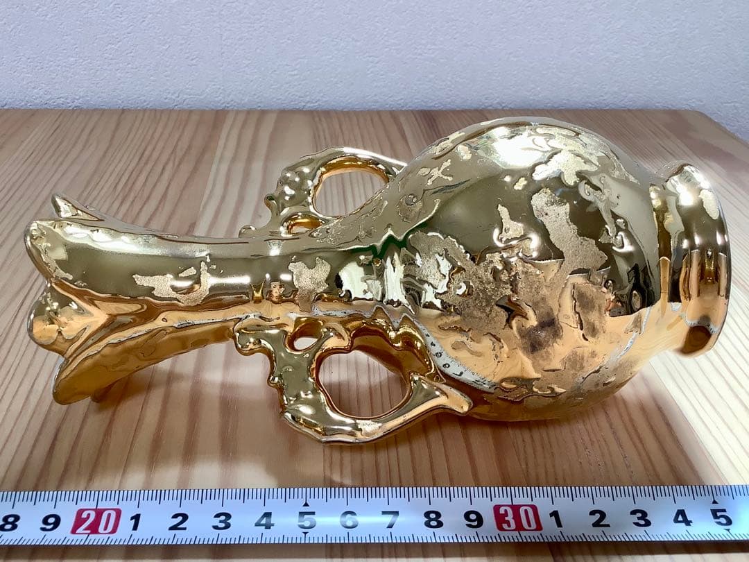 22金と24金の陶器花瓶2点セットプラス外国銀貨【合計4点】