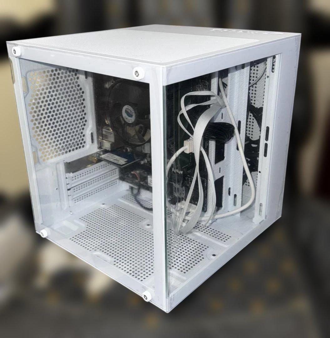 ⭐︎値下げ⭐︎ ホワイト小型PC ２面全面ガラス ※ゲーミングPCへスペックアップ可