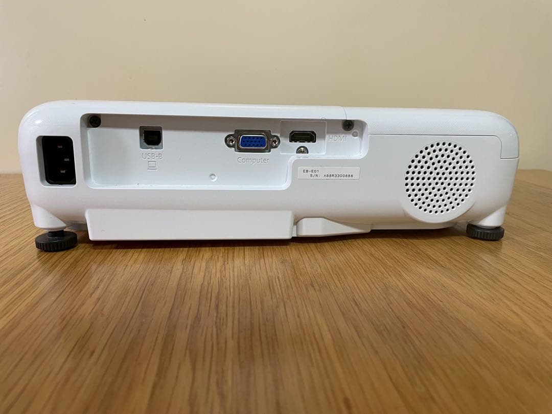 EPSON EB-E01プロジェクター本体