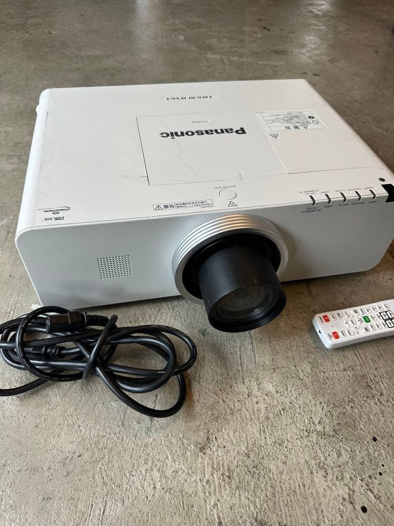 Panasonic プロジェクター PT-EW630リモコン付き