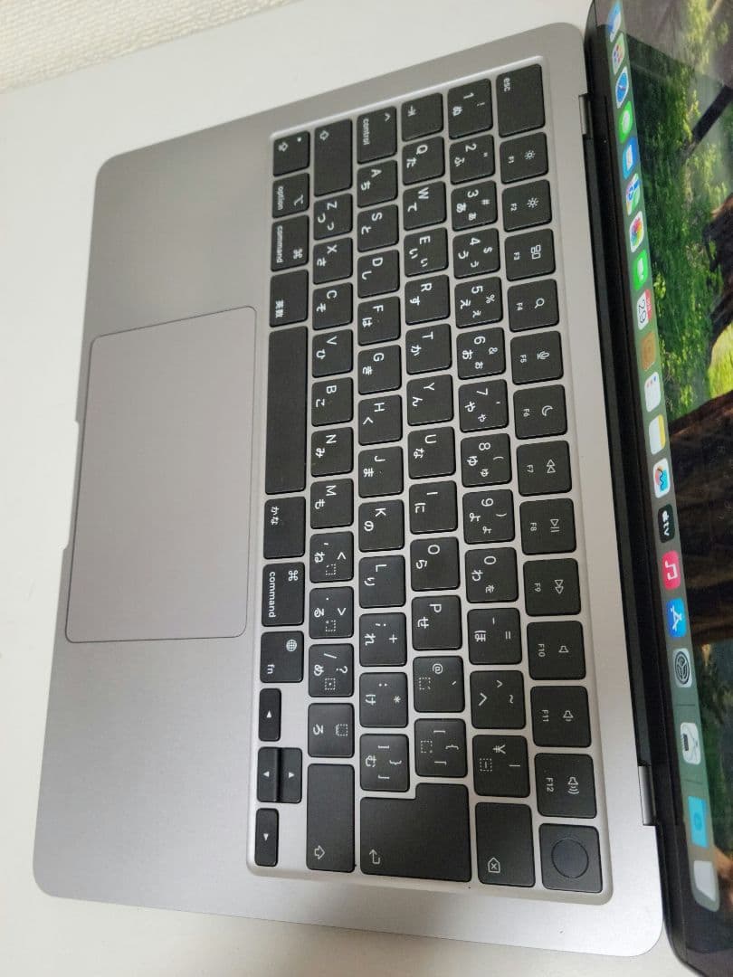 美品　MacBook Air M2 8GB/256GB 13.6インチ