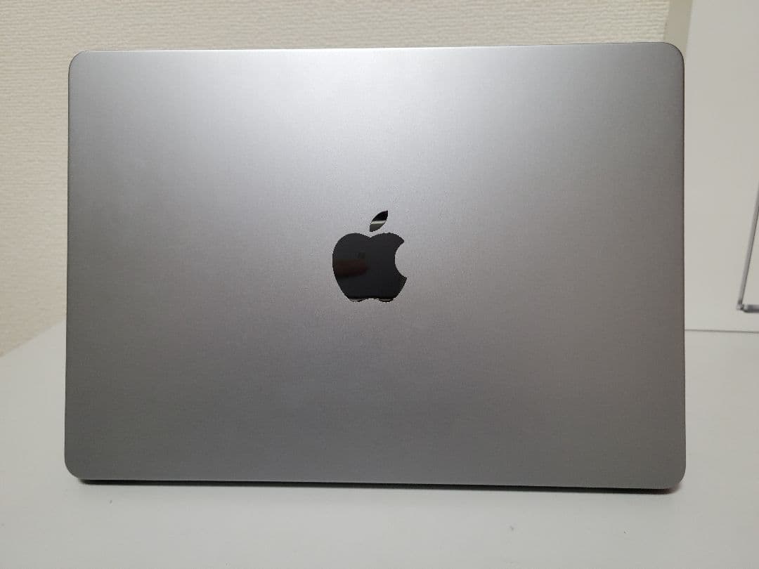 美品　MacBook Air M2 8GB/256GB 13.6インチ