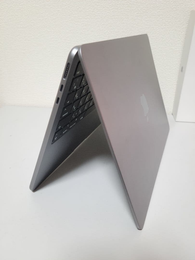 美品　MacBook Air M2 8GB/256GB 13.6インチ