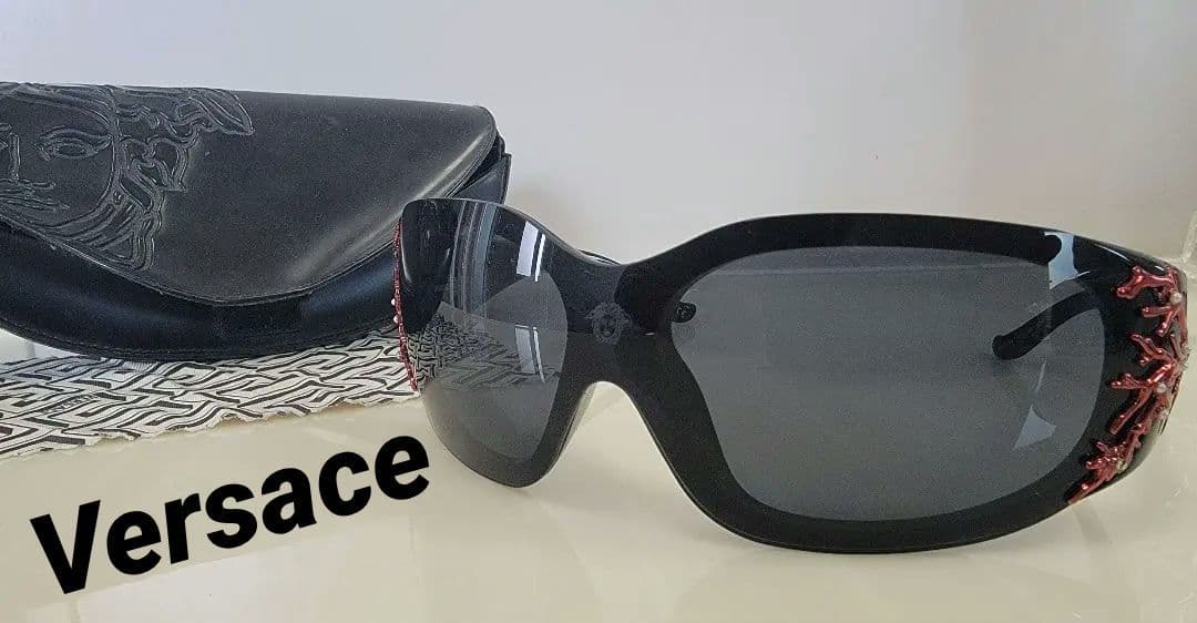 Versace ヴェルサーチェ ブラックサングラス ケース付き