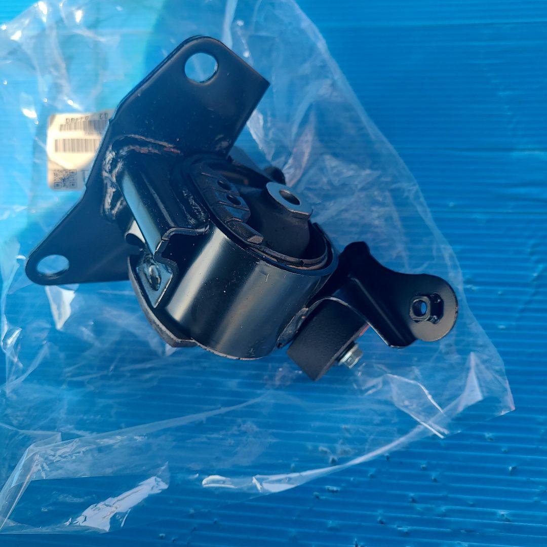 AZR60 ノア ヴォクシー　エンジンマウント