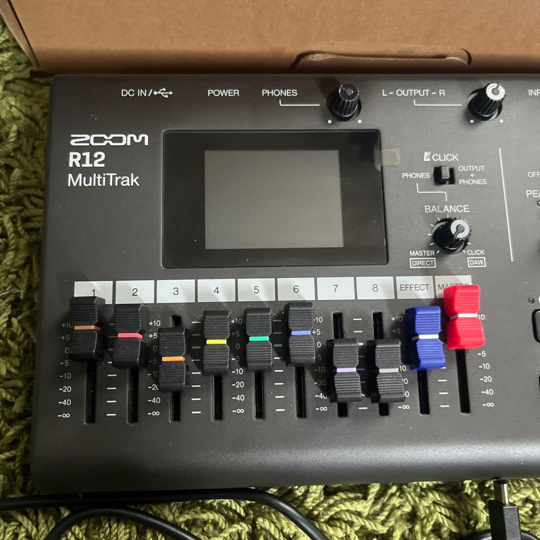 zoom R12 マルチトラックレコーダー