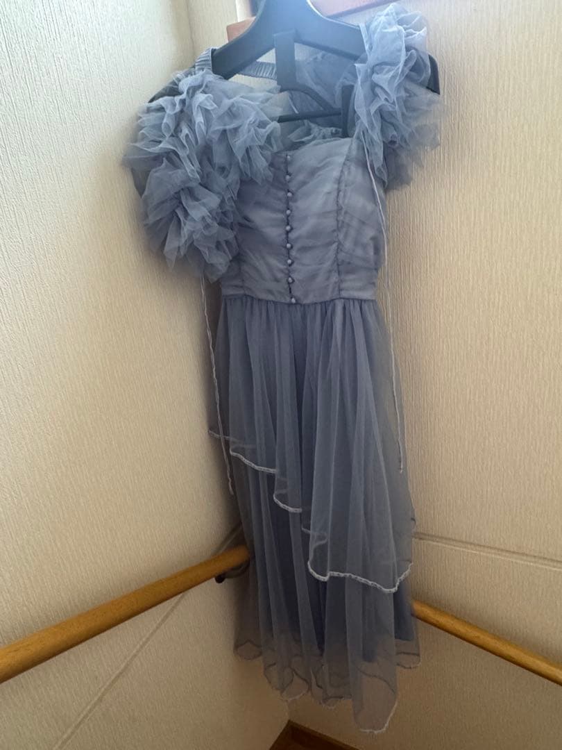 【最終値下げ‼️新品】フリル付きライトブルーチュールドレス