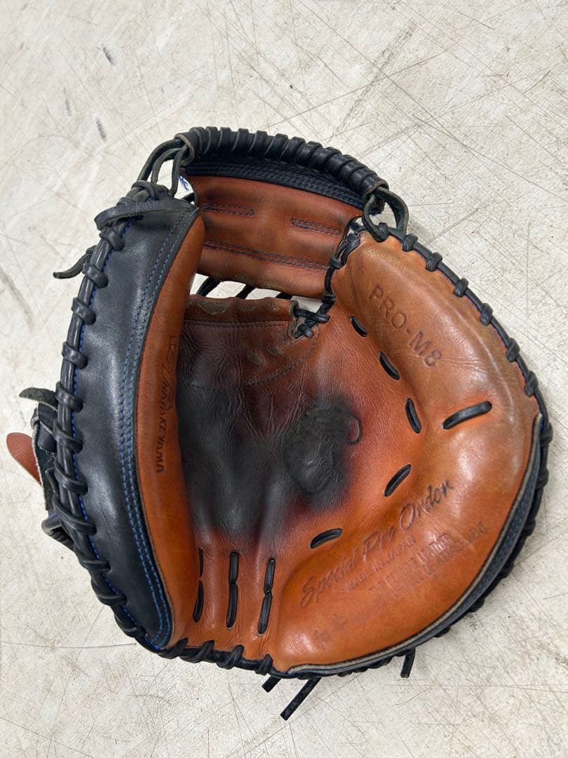 虎さんハタケヤマ　フルオーダーPRO-M8 硬式キャッチャーミット黒/茶