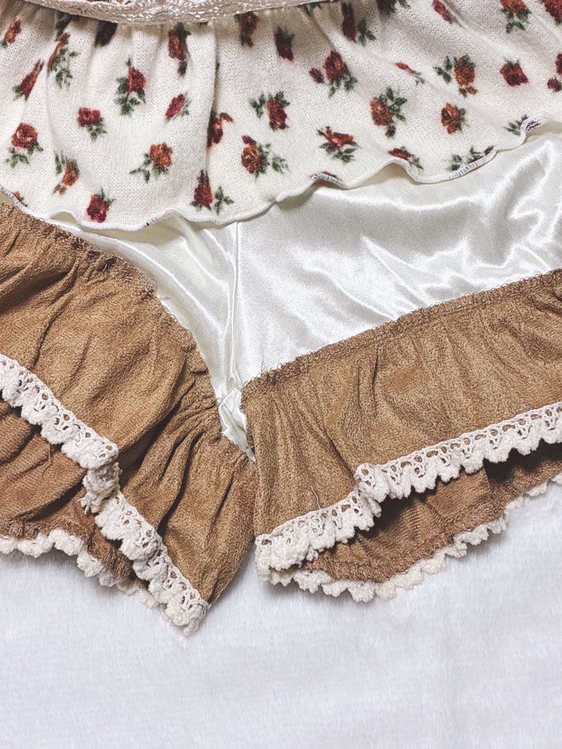 LIZ LISA フリル付きバラ柄フレアショートパンツアイボリー/ブラウン