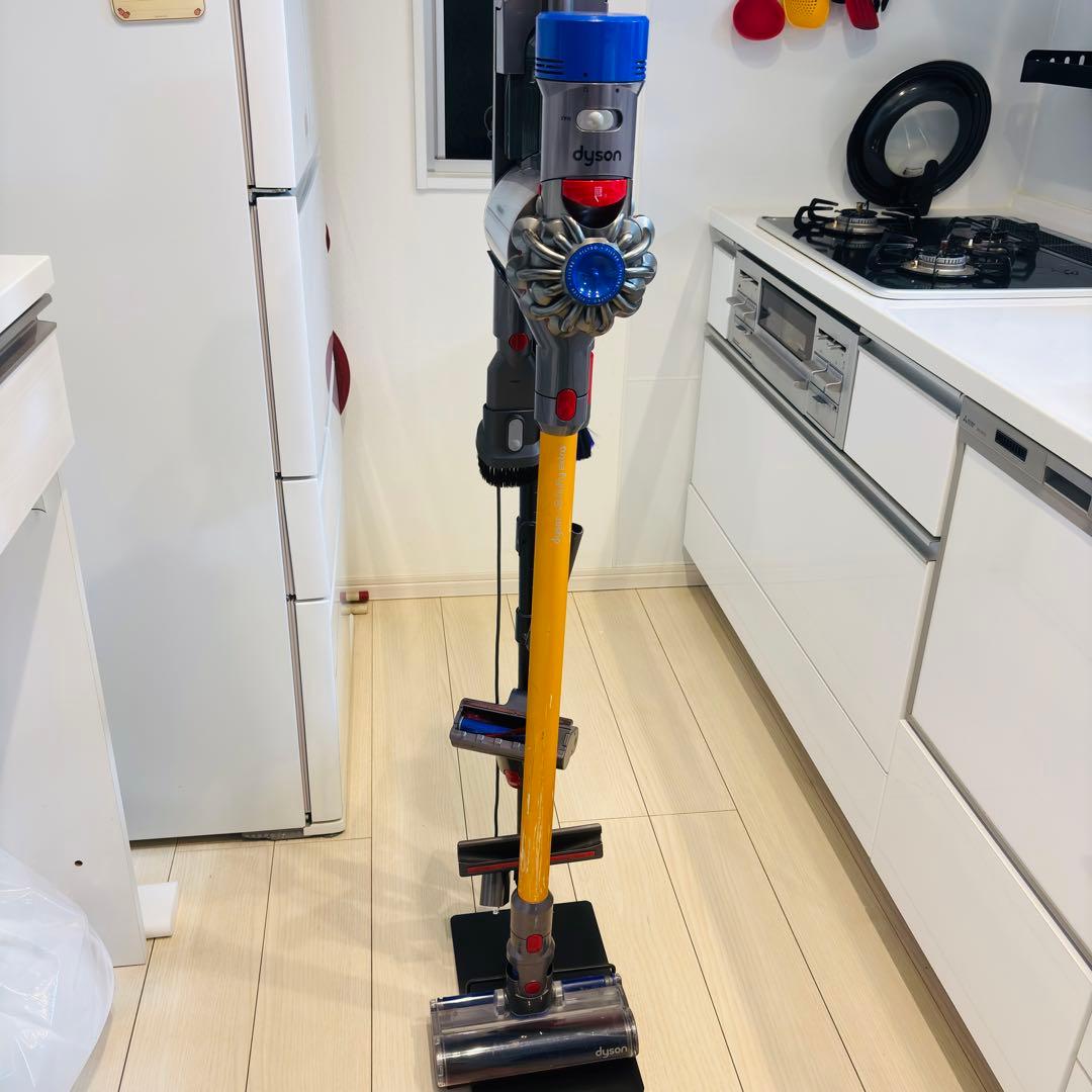 （美品）Dyson v8 fluffy extra コードレス掃除機