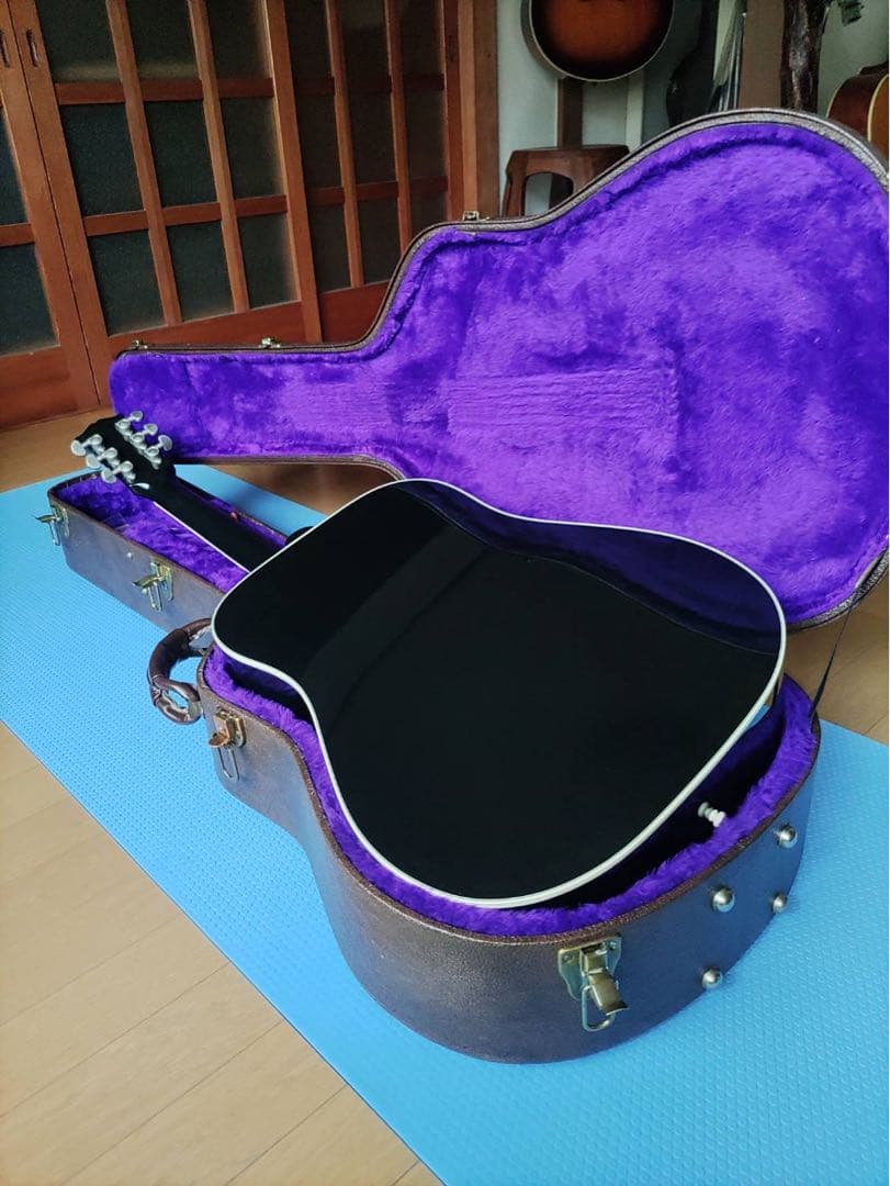 ギブソンハミングバード　希少エボニーブラックカラー（純正ハードケース付）