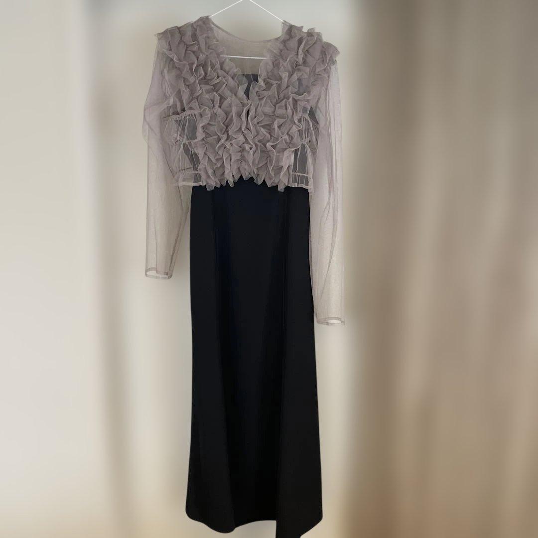 フリル付き長袖ドレス 黒とグレー