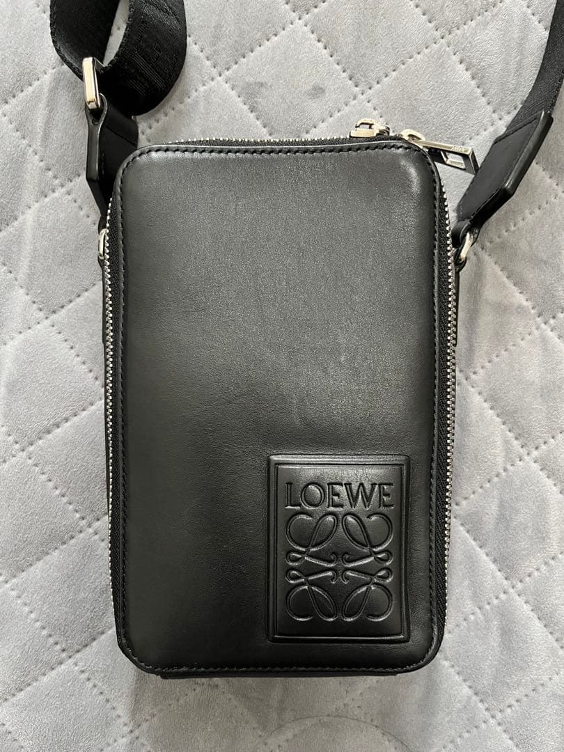 LOEWE バーティカルクロスボディ　ショルダーバック　ブラック