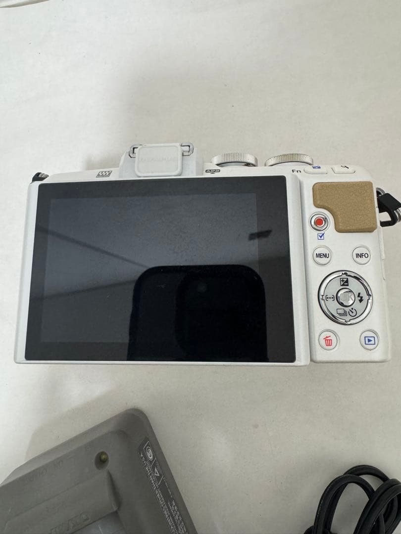 タ*吉様 デジカメOLYMPUS PEN Lite E-PL7 ジャンク品