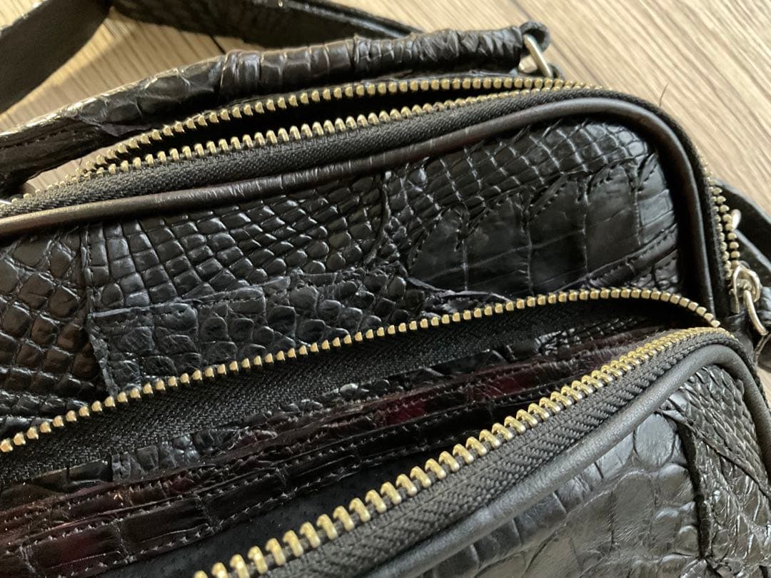 美品　アウトレット　本物　クロコダイル　スクラップのバッグ　メンズ　黒　1点限り