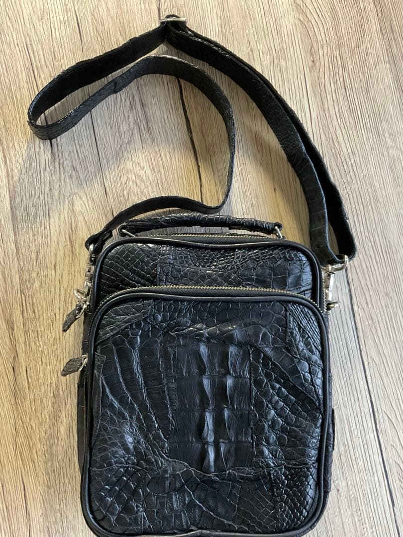 美品　アウトレット　本物　クロコダイル　スクラップのバッグ　メンズ　黒　1点限り