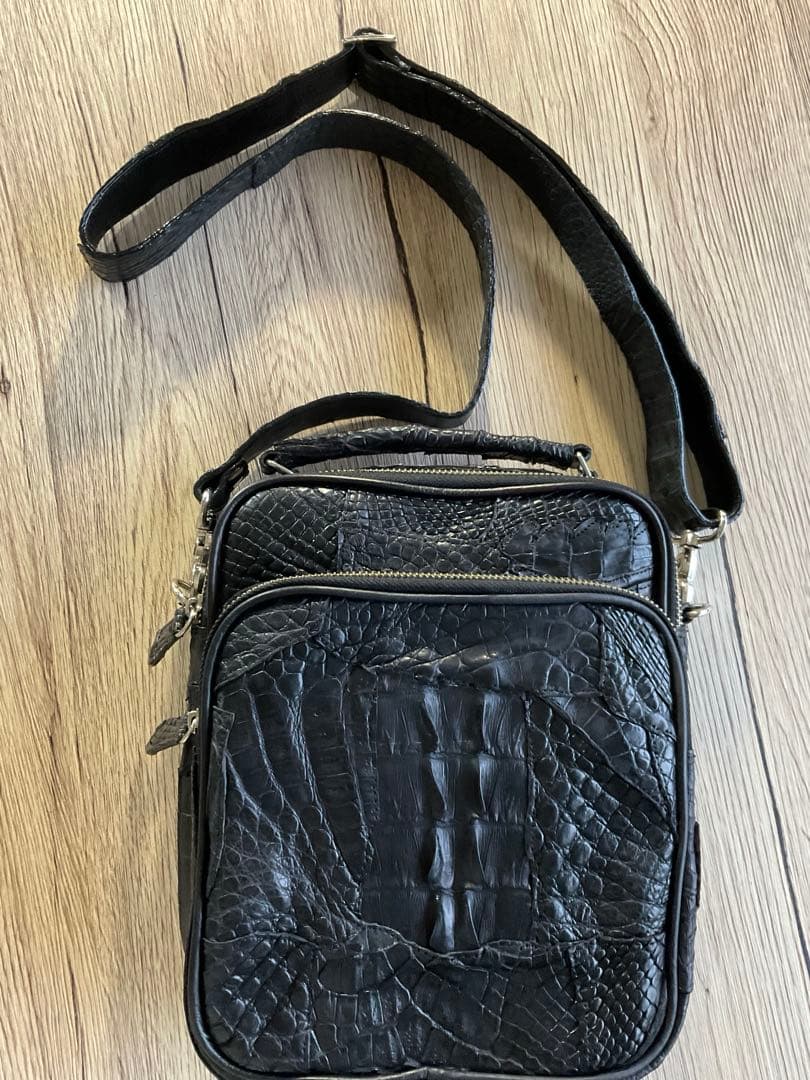 美品　アウトレット　本物　クロコダイル　スクラップのバッグ　メンズ　黒　1点限り