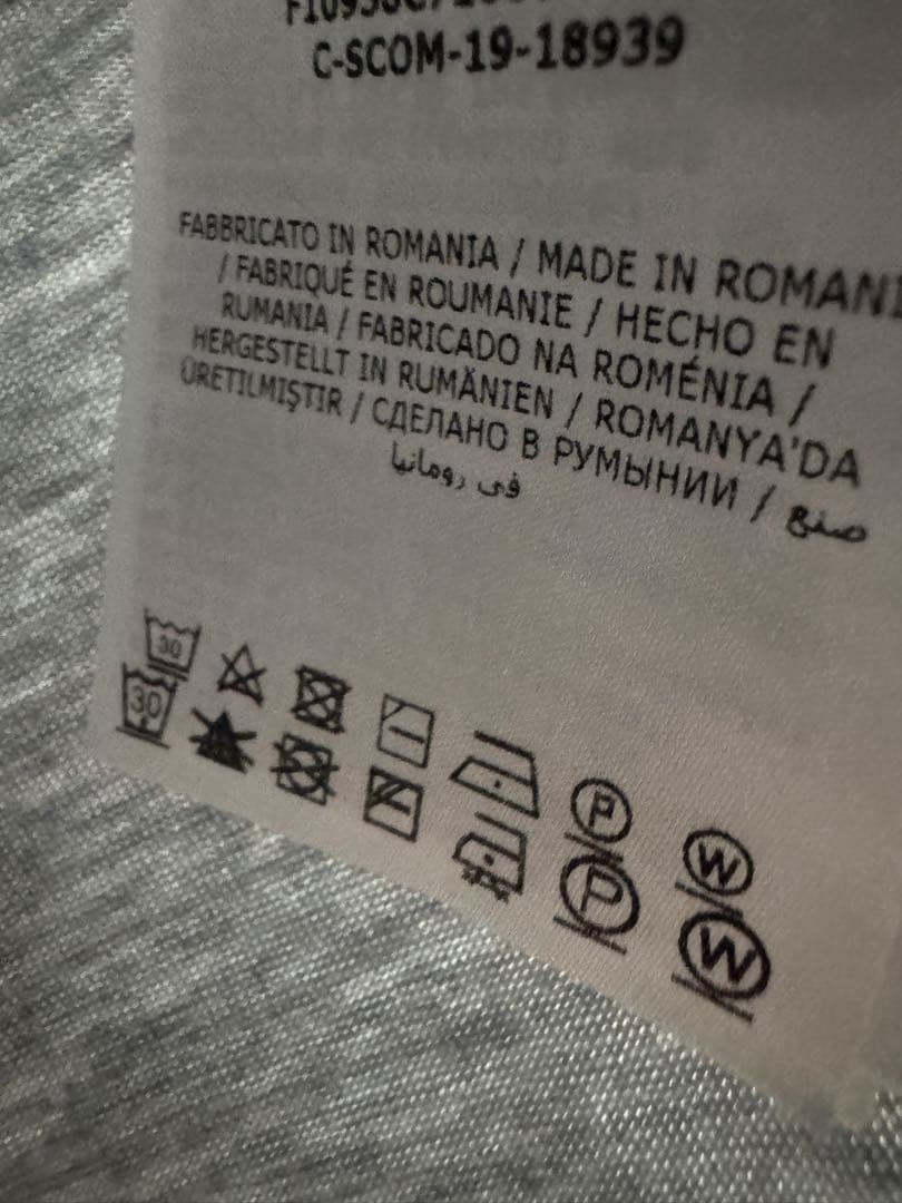 週末セール☆正規品☆美品☆MONCLER グレー Tシャツ 半袖太ワッペンXS