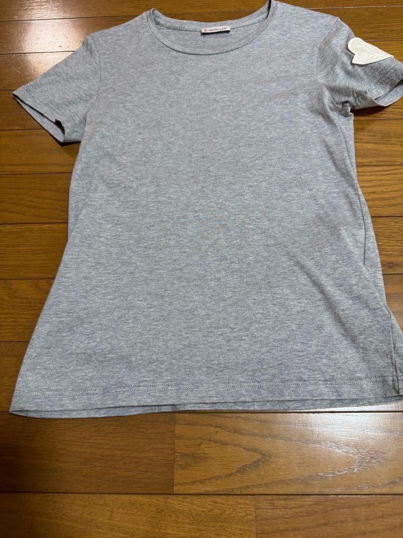 週末セール☆正規品☆美品☆MONCLER グレー Tシャツ 半袖太ワッペンXS