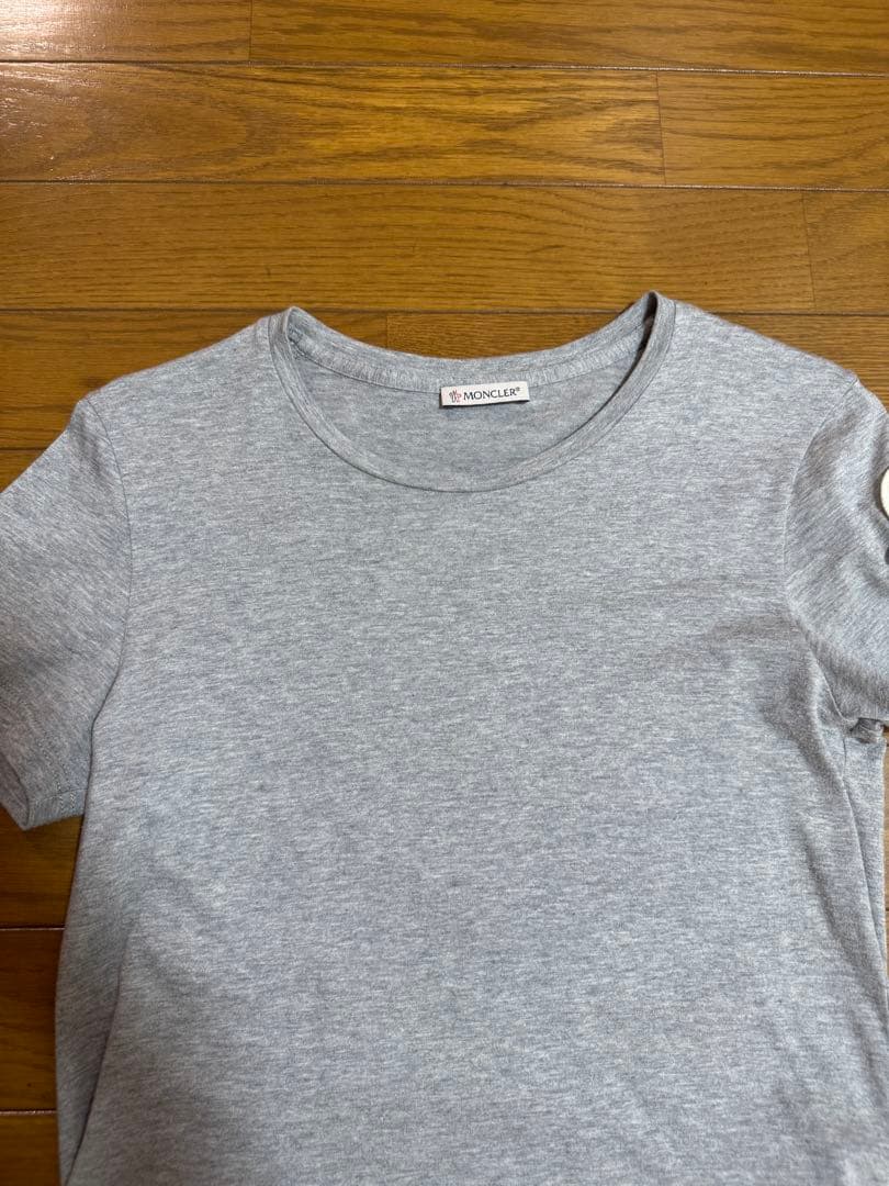 週末セール☆正規品☆美品☆MONCLER グレー Tシャツ 半袖太ワッペンXS