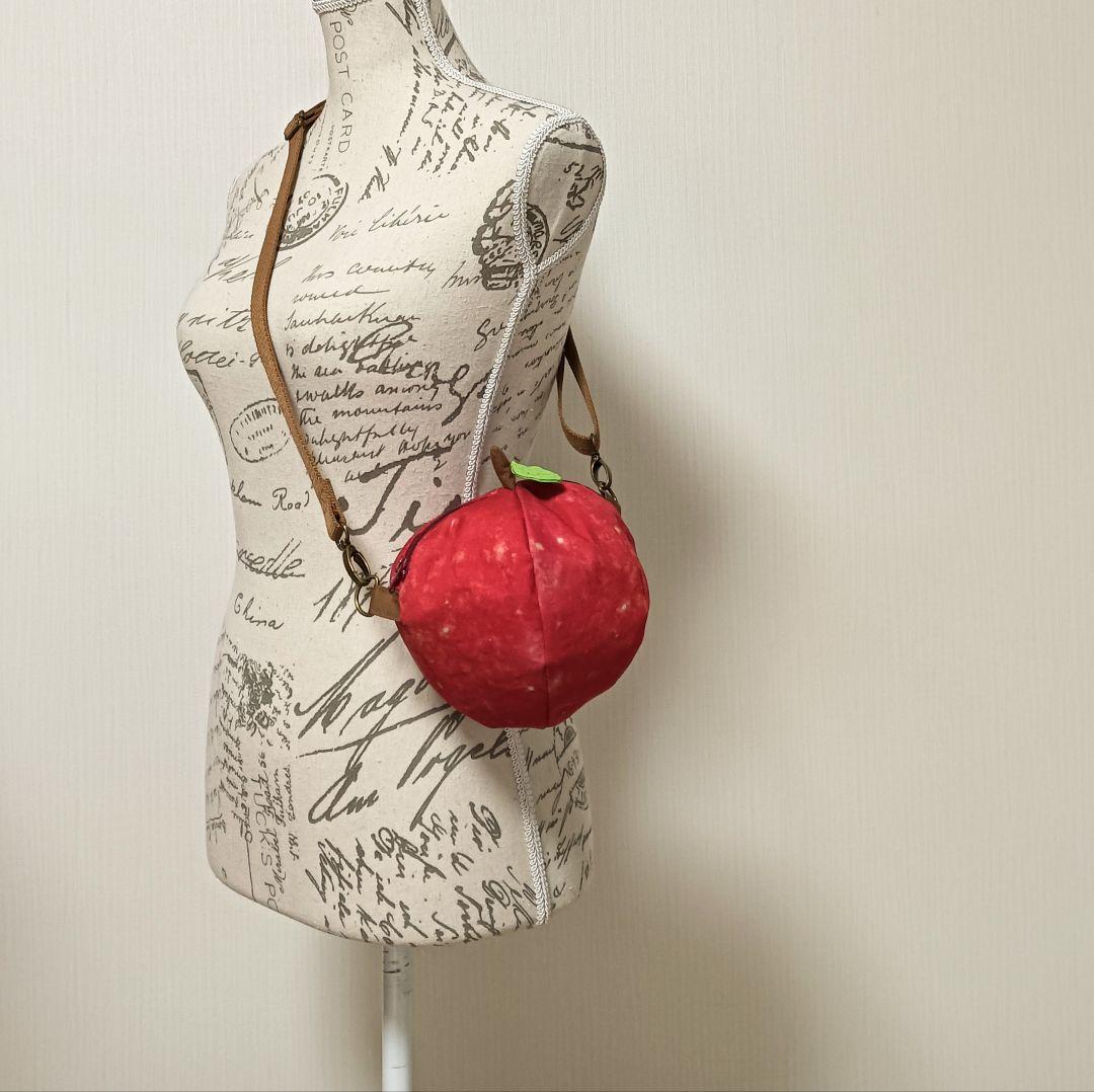 もんちゃんです　りんごバッグ　ウサギりんごバッグ　餃子バッグ