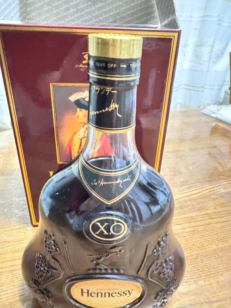 Hennessy XO コニャック 700ml 箱入り