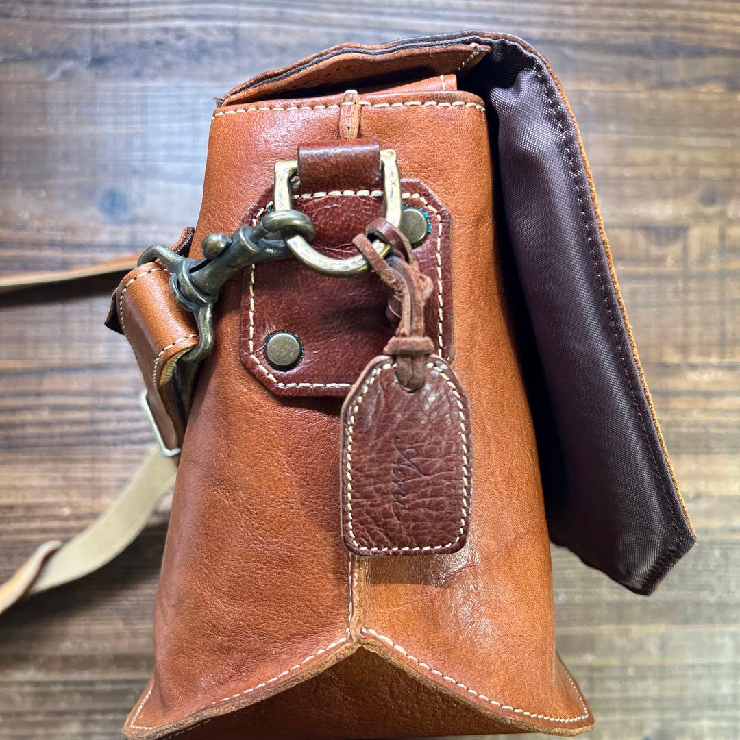 kisou 卉奏 acru レザー カメラバッグ　仕切2枚付