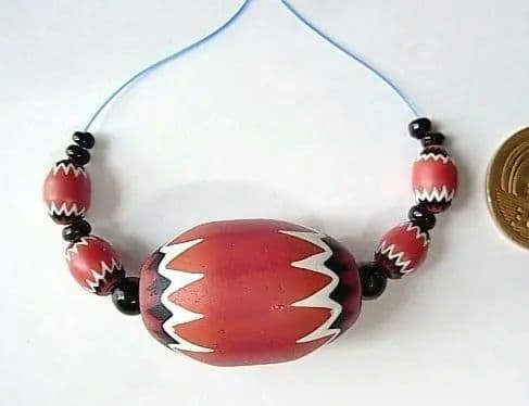 ★X1501★ヴェネチアン（A13）5層　芯青　ガラスビーズ　レッドシェブロン