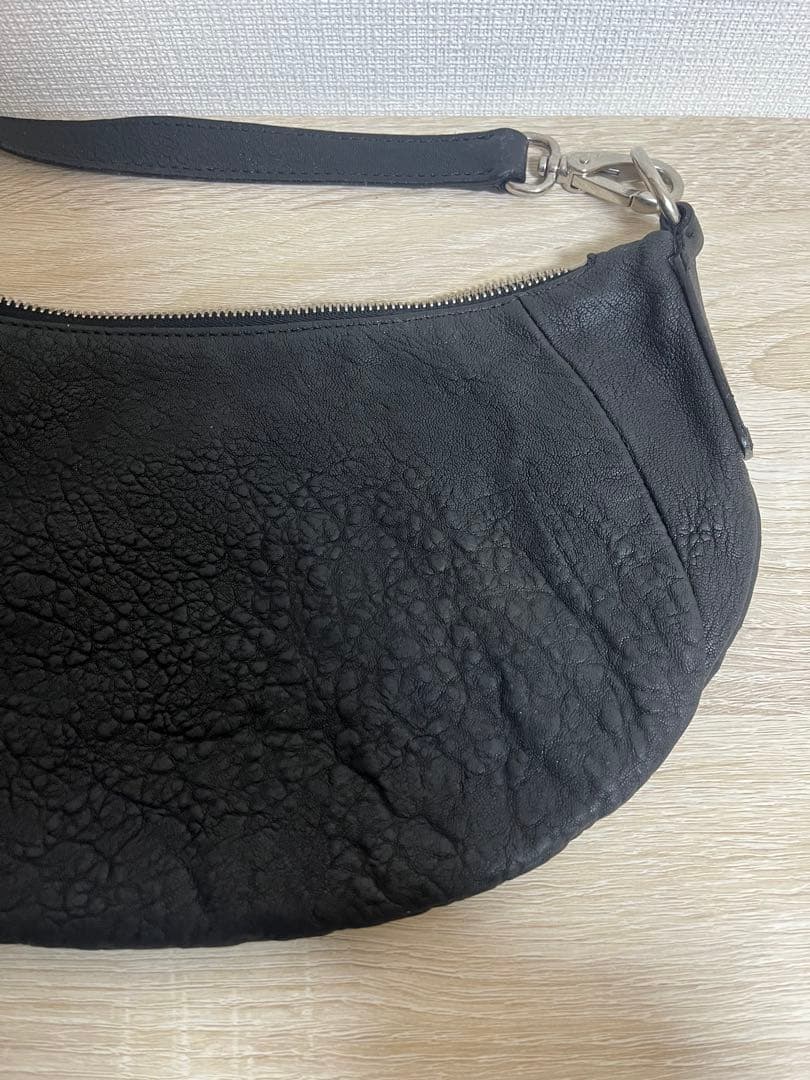 正規品　MIU MIU (ミュウミュウ)ブラック レザーショルダーバッグ　肩掛け